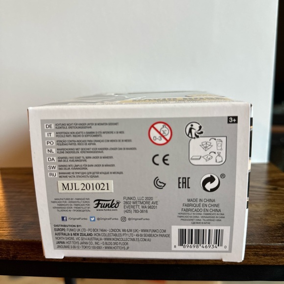 Funko Pop! Television David Rose Figure with Black Outfit (Chase Edition) - Picture 6 of 6